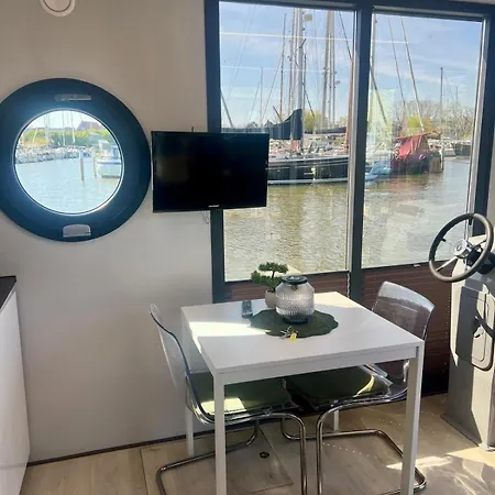 Havenlodge Eclipse Botel Monnickendam