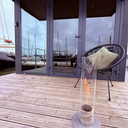 Comfi Winter Houseboat Eclipse Monnickendam