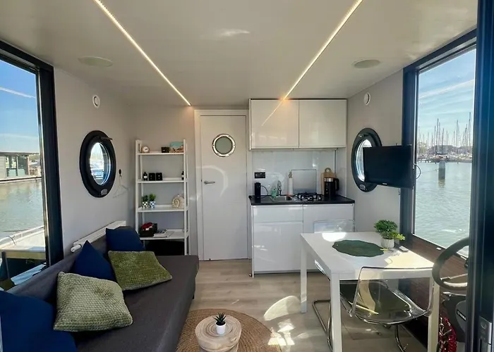 Gezellige Houseboat Eclipse Nabij Amsterdam ספינת מלון